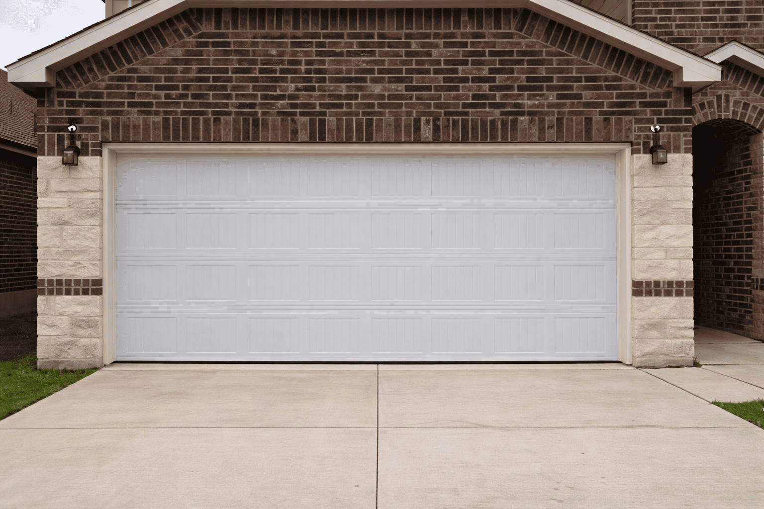 Short Panel Stamped Carriage Design - White Short Panel Stamped Carriage Design – White